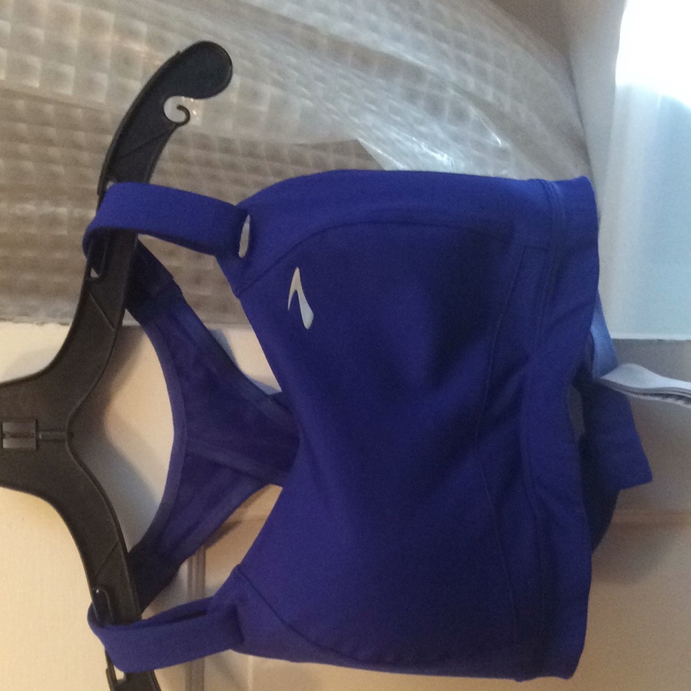 Criss cross back full support  sports bra